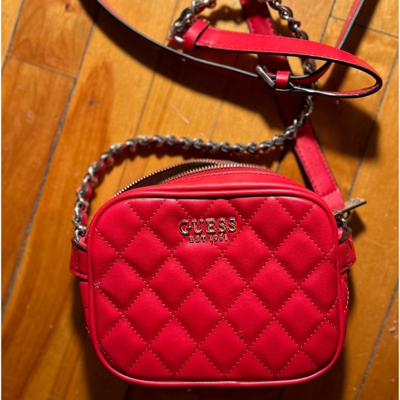 Fire engine red guess crossbody bag - Picture 2 of 2